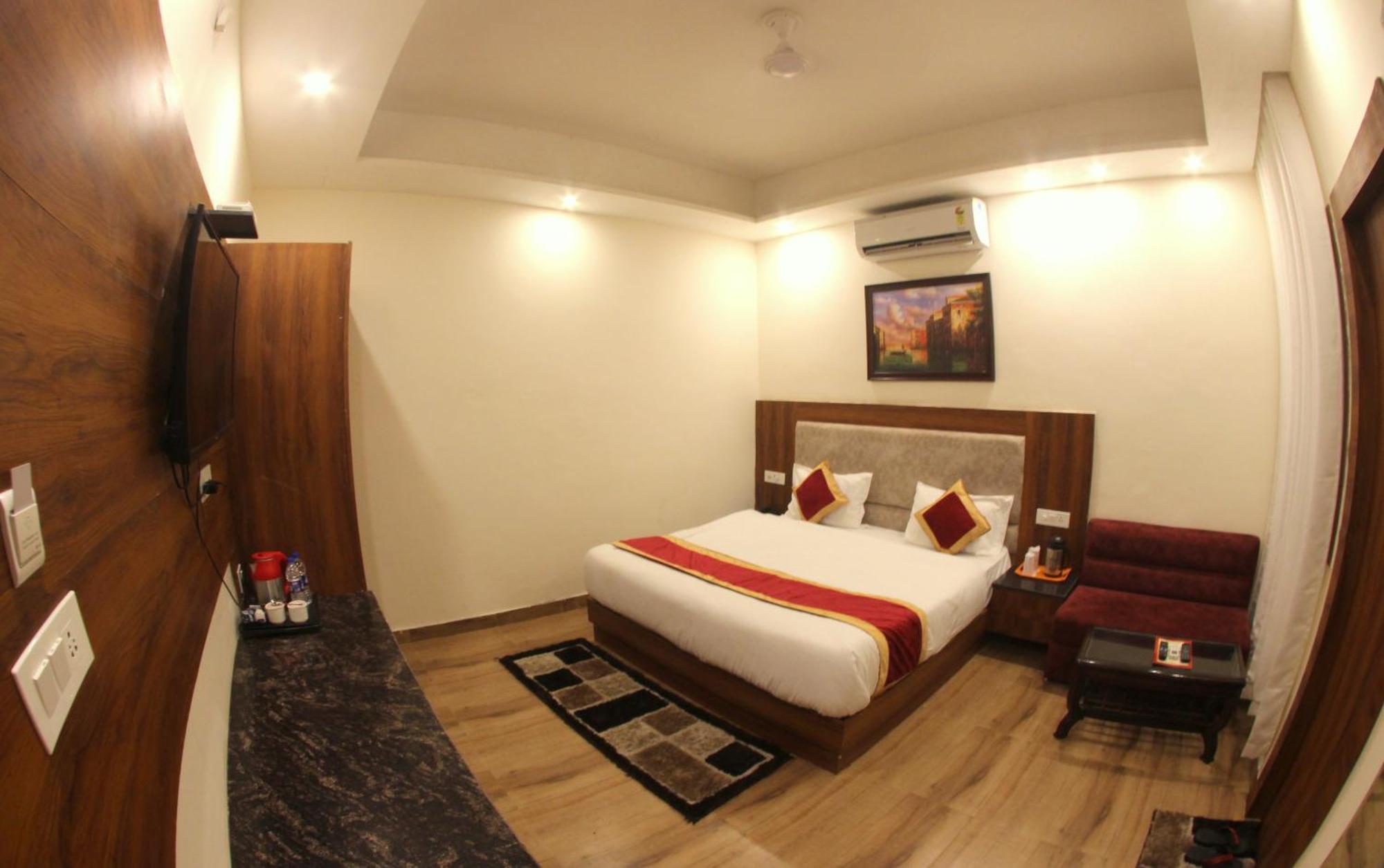 The Royal Bhumesh Hotel Katra  Exterior photo
